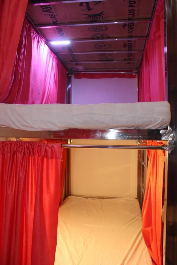 Sunset Backpackers Hostel 오르차 외부 사진