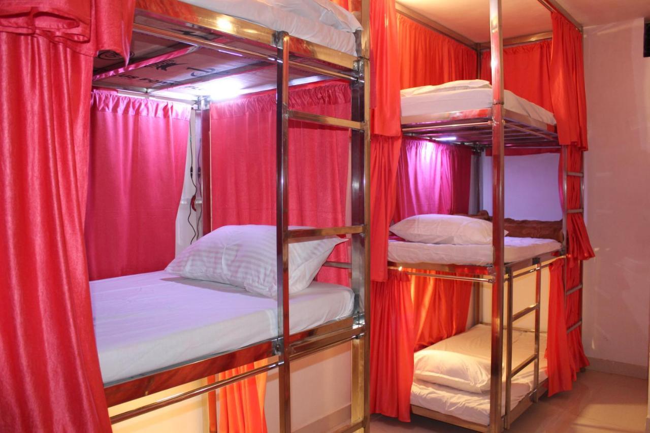 Sunset Backpackers Hostel 오르차 외부 사진