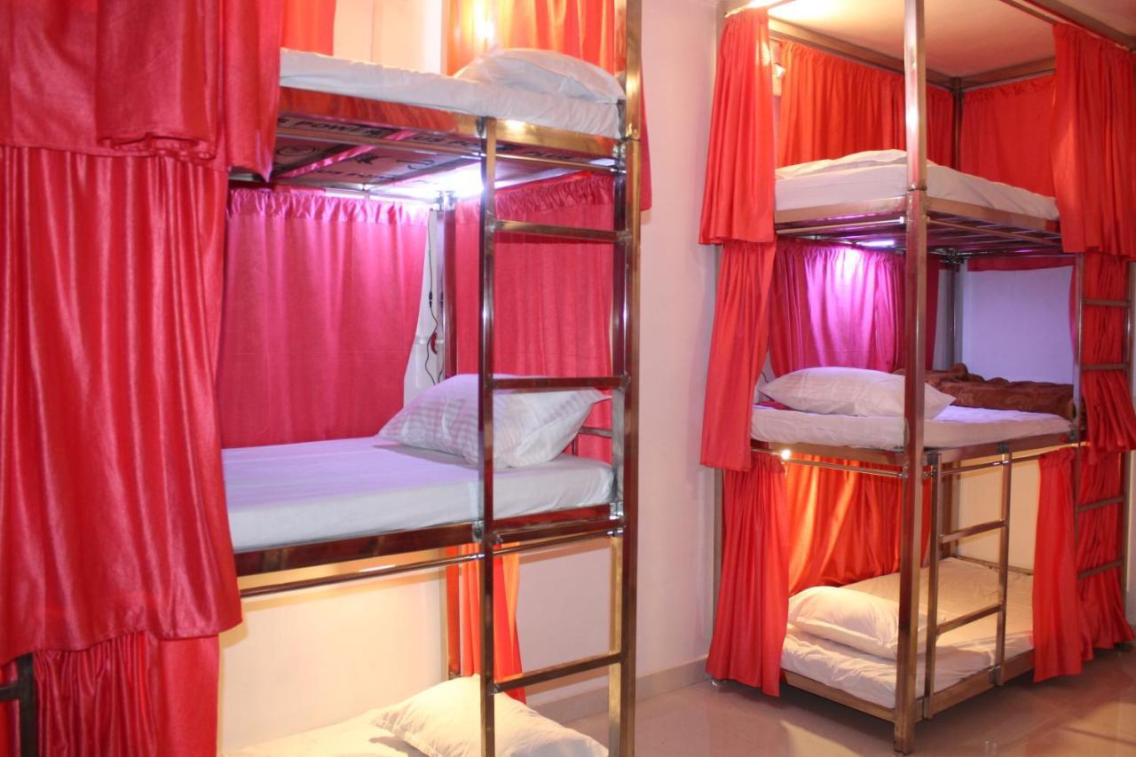 Sunset Backpackers Hostel 오르차 외부 사진